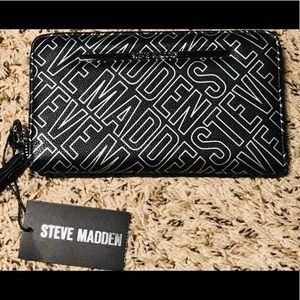 Steve Madden Women’s Zip Around Wallet